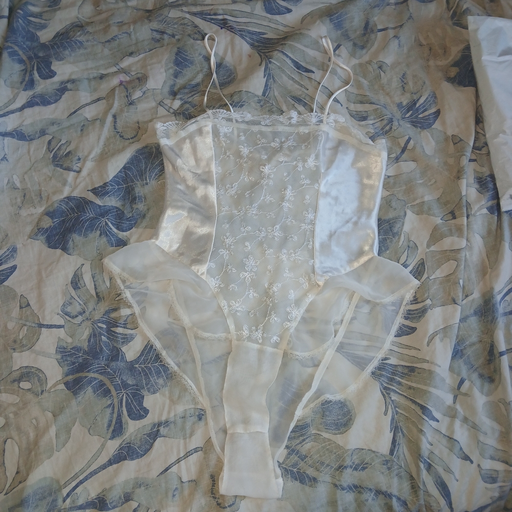 Victoria's Secret Ivory Floral Lace Chemise